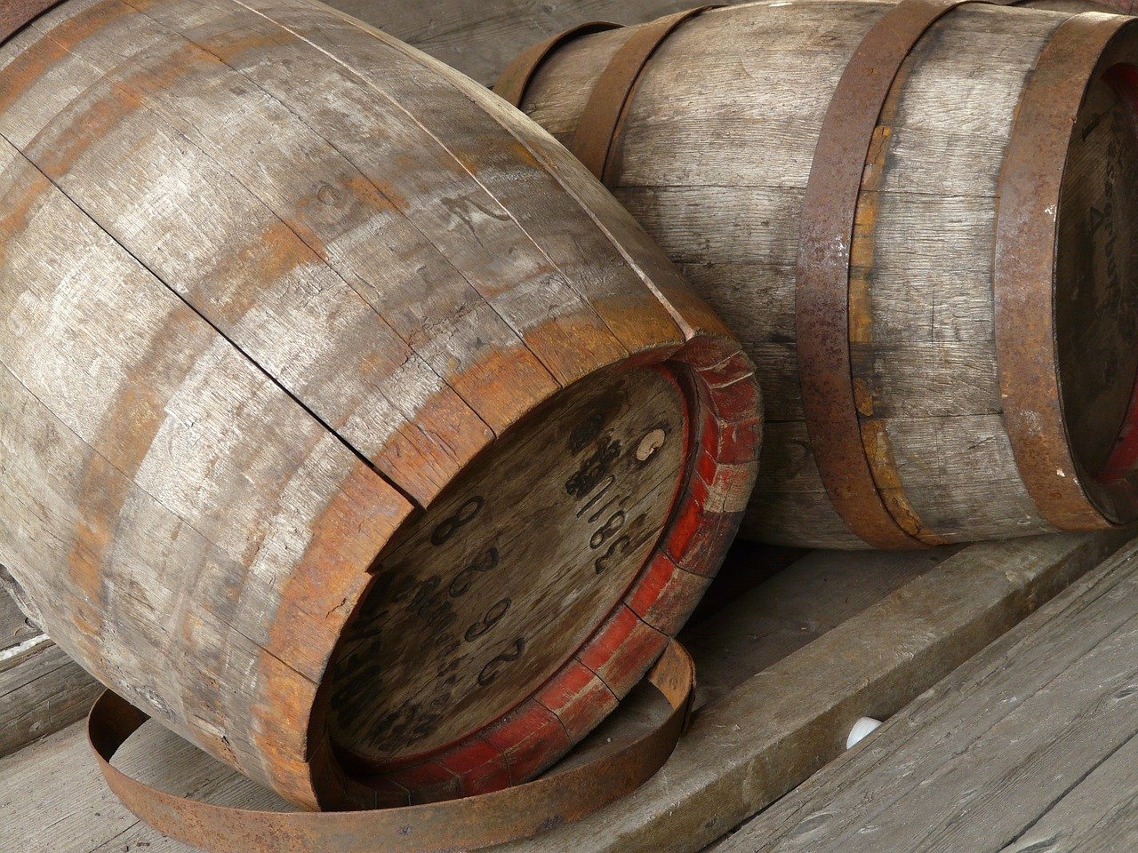 Your Guide for Oak Barrels Whiskey vs Wine